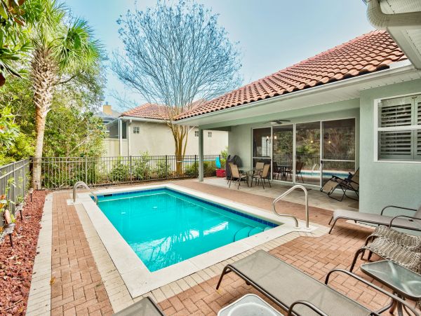 Stylish Destin Vacation Pool Home Sleeps 10 Guests