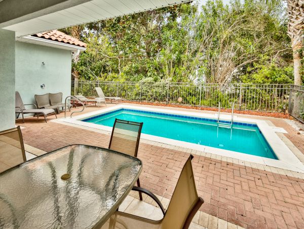 Stylish Destin Vacation Pool Home Sleeps 10 Guests