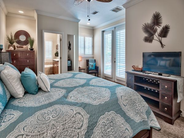 Stylish Destin Vacation Pool Home Sleeps 10 Guests