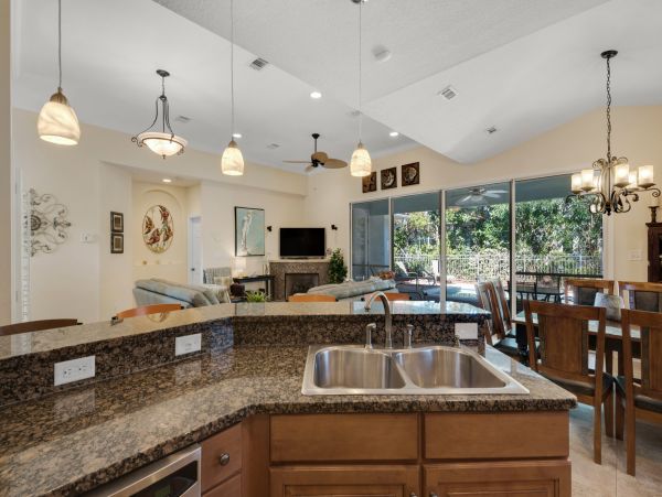 Stylish Destin Vacation Pool Home Sleeps 10 Guests