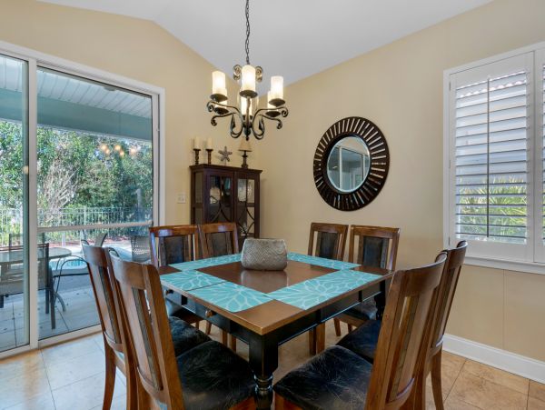 Stylish Destin Vacation Pool Home Sleeps 10 Guests