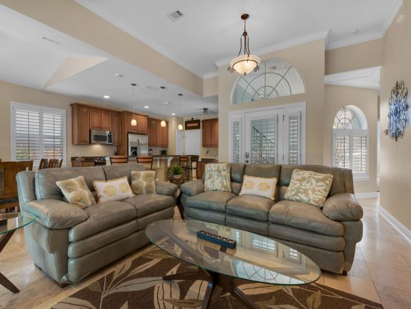 Stylish Destin Vacation Pool Home Sleeps 10 Guests