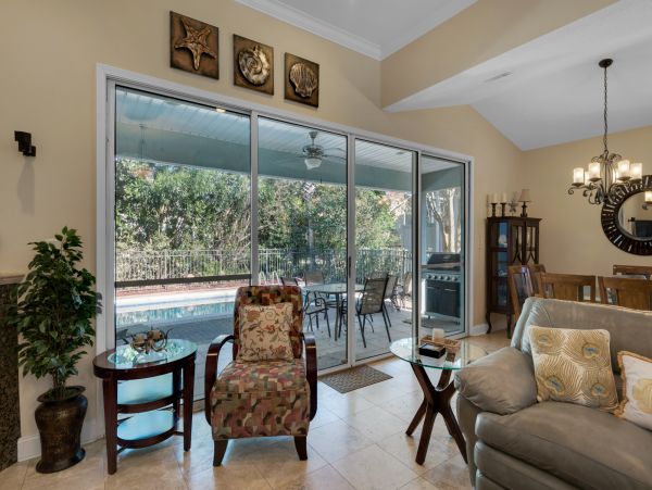 Stylish Destin Vacation Pool Home Sleeps 10 Guests
