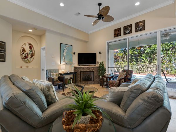 Stylish Destin Vacation Pool Home Sleeps 10 Guests