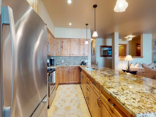 Ski in/Ski out First-Floor Condo with Shared Pool & Spa