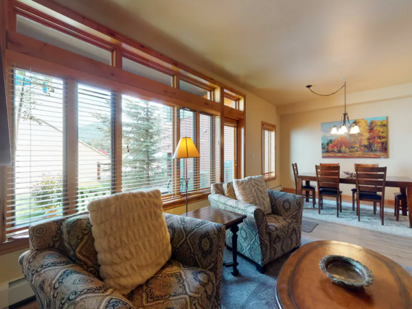 Ski in/Ski out First-Floor Condo with Shared Pool & Spa