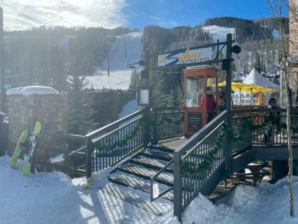 Ski in/Ski out First-Floor Condo with Shared Pool & Spa