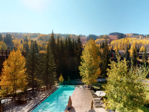 Ski in/Ski out First-Floor Condo with Shared Pool & Spa