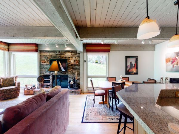 2 Bedroom with Hot Tub, Ski/In-Out