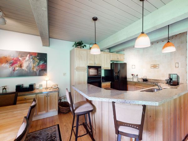 2 Bedroom with Hot Tub, Ski/In-Out