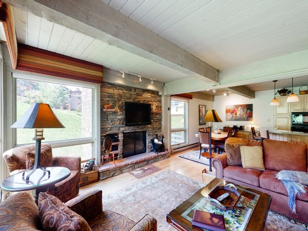2 Bedroom with Hot Tub, Ski/In-Out