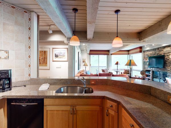 2 Bedroom with Hot Tub, Ski/In-Out