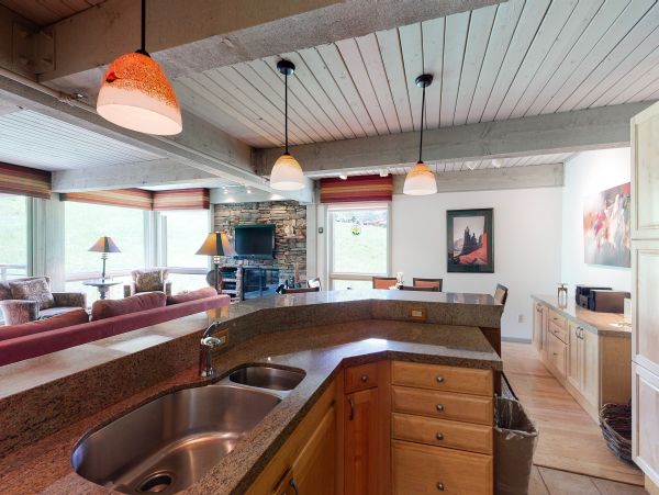 2 Bedroom with Hot Tub, Ski/In-Out