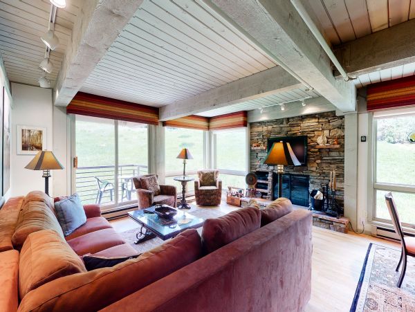 2 Bedroom with Hot Tub, Ski/In-Out