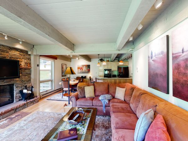 2 Bedroom with Hot Tub, Ski/In-Out