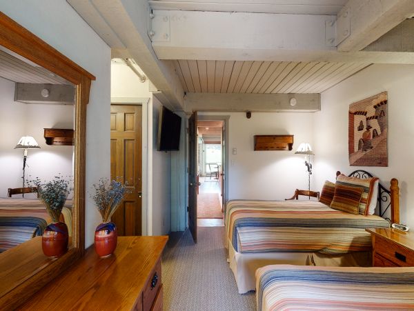 2 Bedroom with Hot Tub, Ski/In-Out