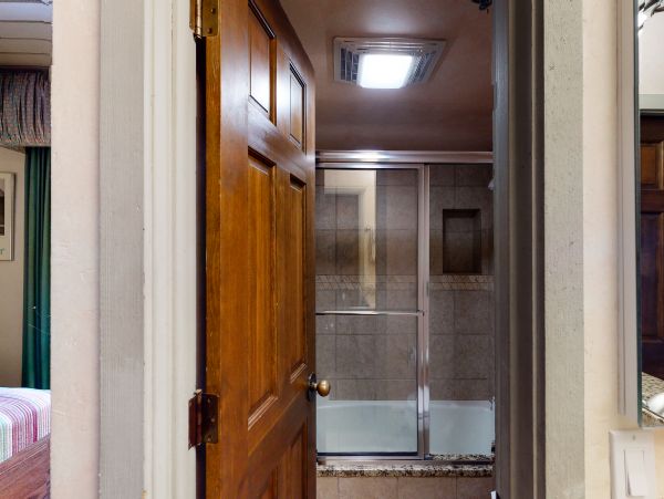 2 Bedroom with Hot Tub, Ski/In-Out