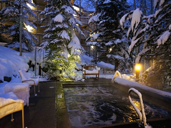 2 Bedroom with Hot Tub, Ski/In-Out