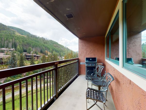 Four Bedroom Vail Vacation Condo Sleeps 9 Ski In Ski Out