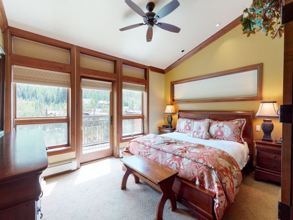 Four Bedroom Vail Vacation Condo Sleeps 9 Ski In Ski Out