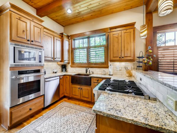 Stately Townhome with Shared Pool & Hot Tub