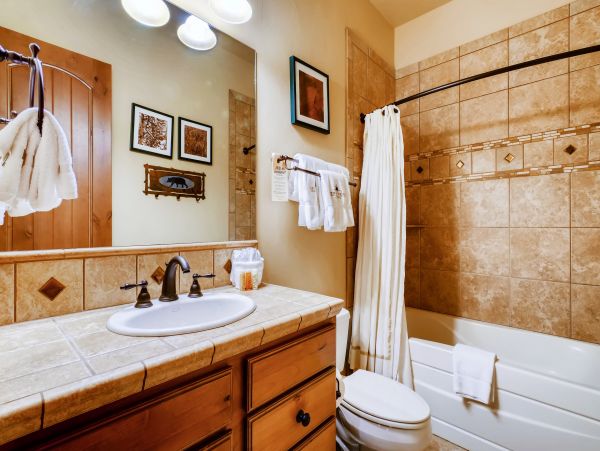 Stately Townhome with Shared Pool & Hot Tub