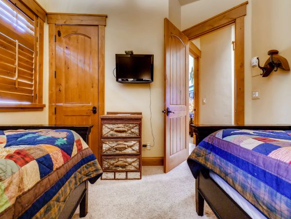 Stately Townhome with Shared Pool & Hot Tub