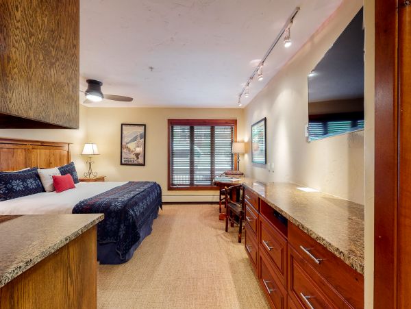 Vail Lionshead Condo 950231