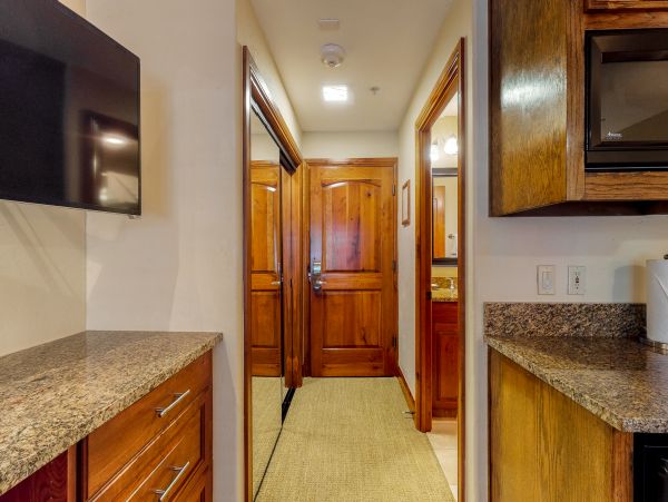 Vail Lionshead Condo 950231