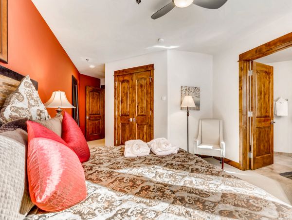 Three Bedroom Breckenridge Ski-in Home Vacation
