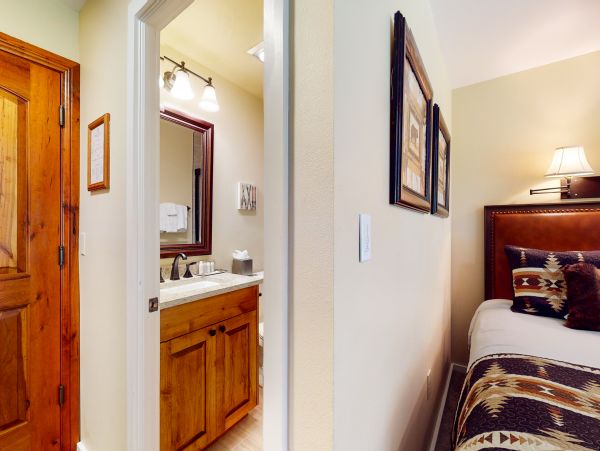 Vail Lionshead Condo 950260