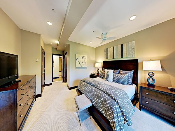 Luxury Ski In Ski Out 3 Bedroom Vacation Rental Sleeps 8