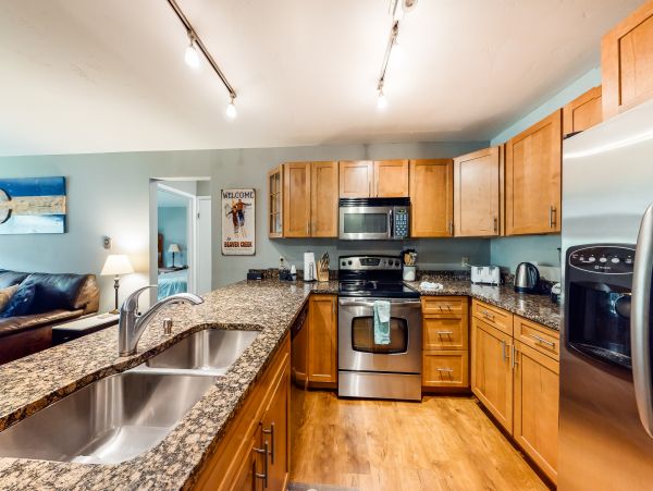 Avon Condo 950307