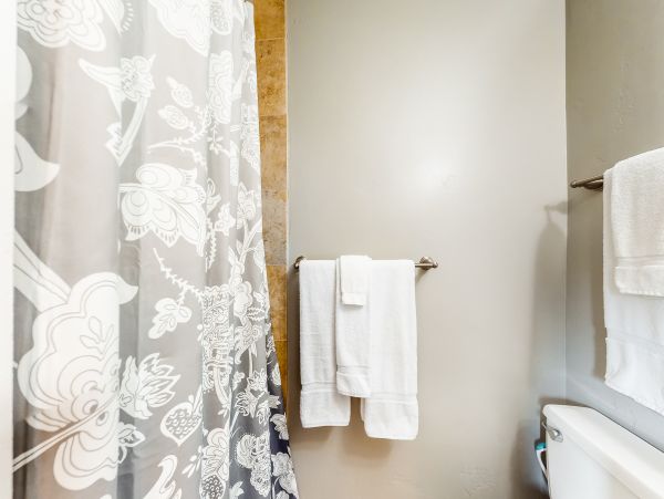 Avon Condo 950307
