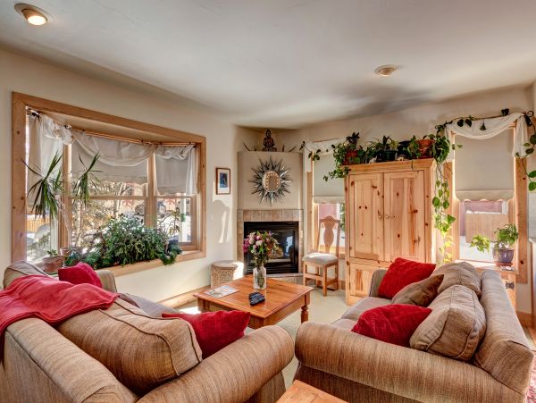 Cozy Home in town - Walk to lifts