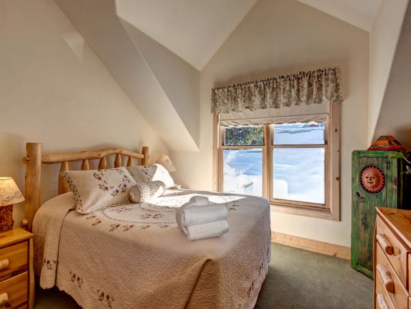 Cozy Home in town - Walk to lifts