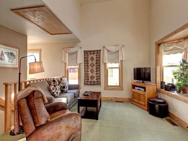 Cozy Home in town - Walk to lifts