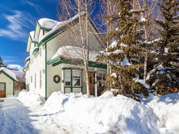 Cozy Home in town - Walk to lifts