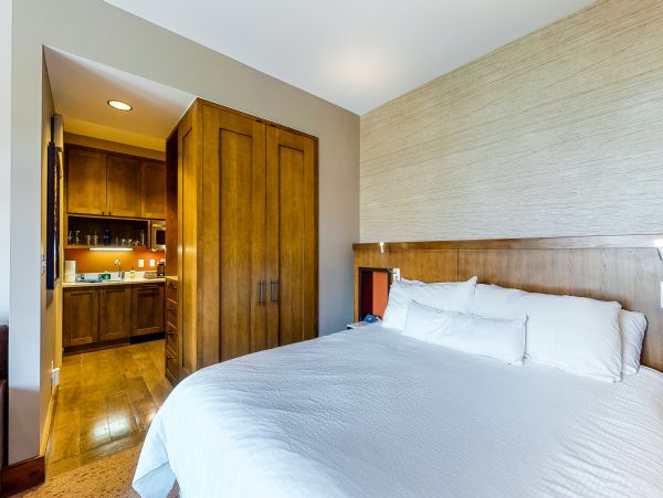 Avon Condo 950354