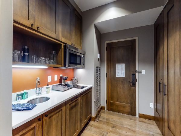 Avon Condo 950354
