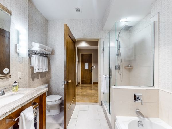 Avon Condo 950354