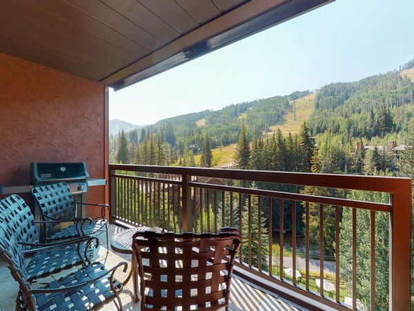Ski in Ski out condo in Lionshead