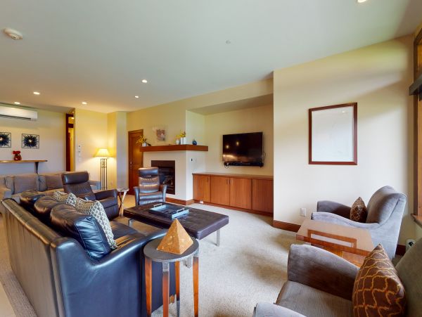 Ground floor ski in ski out unit