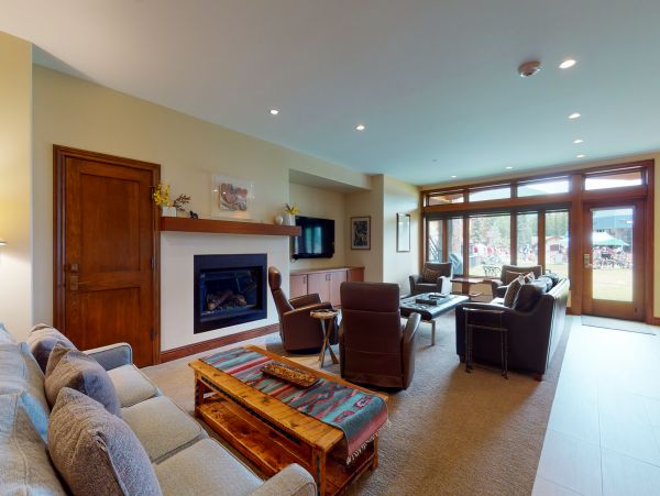 Ground floor ski in ski out unit