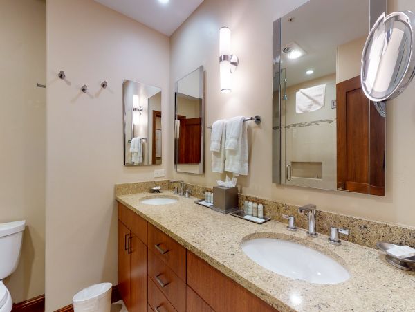 Ground floor ski in ski out unit