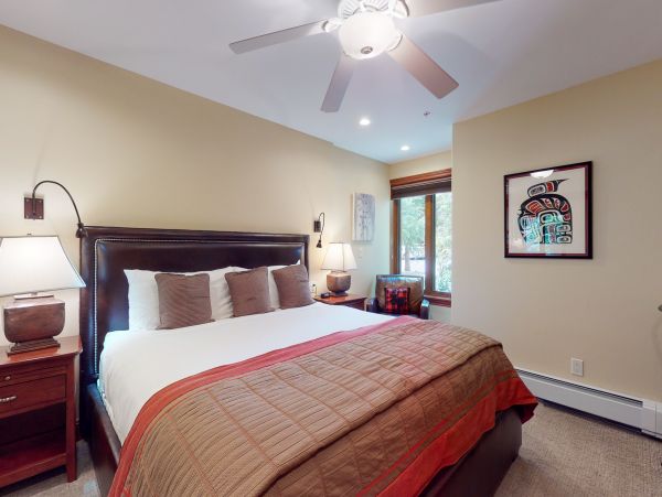 Ground floor ski in ski out unit