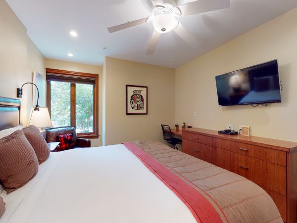 Ground floor ski in ski out unit