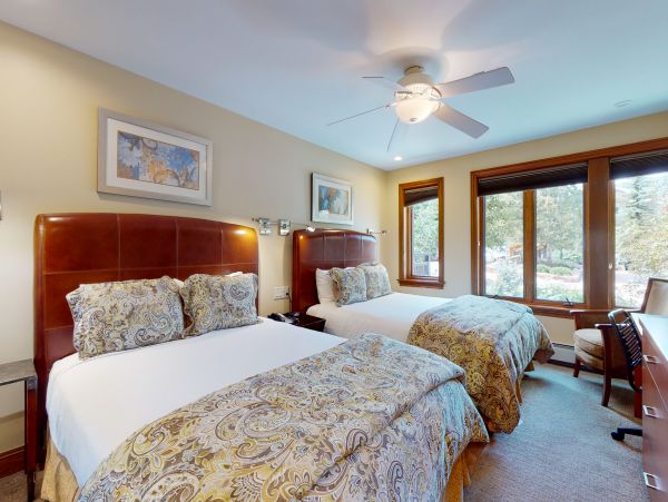 Ground floor ski in ski out unit