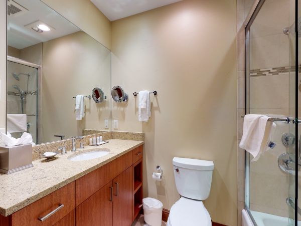 Ground floor ski in ski out unit
