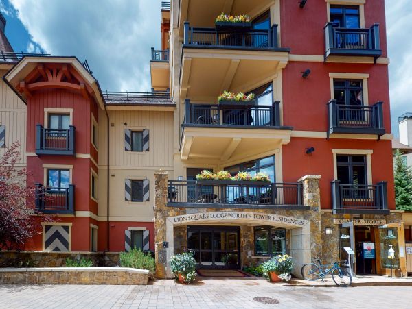 Ground floor ski in ski out unit